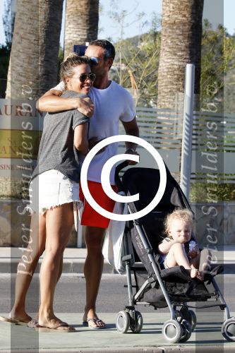 ibiza 15 mei 2015
Renee Vervoorn met man Guy v d Reijden en dochter Monroe op ibiza