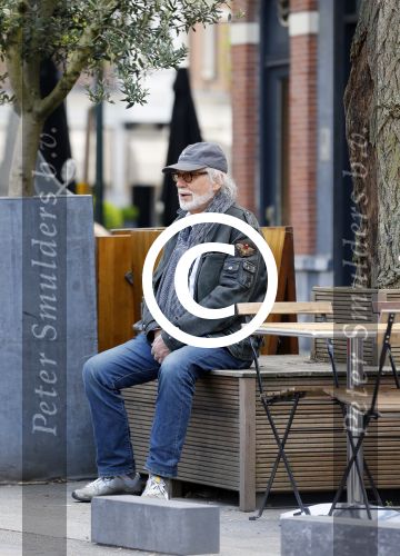 Amsterdam 27 mei 2015    
Rob Houwer zit te wachten