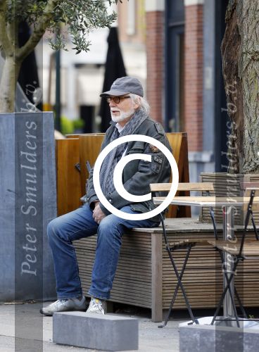 Amsterdam 27 mei 2015    
Rob Houwer zit te wachten