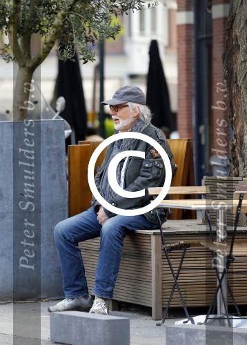 Amsterdam 27 mei 2015    
Rob Houwer zit te wachten