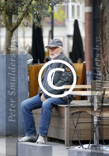Amsterdam 27 mei 2015    
Rob Houwer zit te wachten
