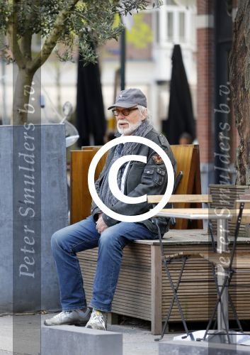 Amsterdam 27 mei 2015    
Rob Houwer zit te wachten