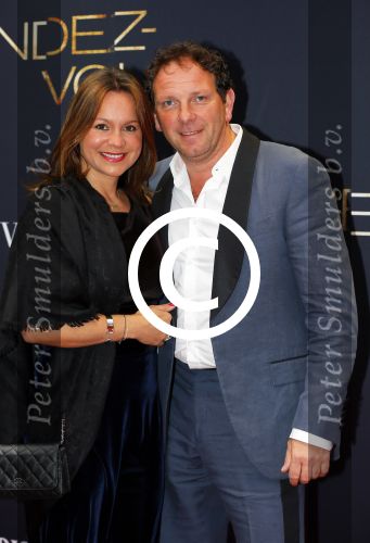 Amsterdam 1 juni 2015
Fajah Lourens met haar nieuwe vriend Gijs Scheringa.Premiere Rendez Vous in het nieuwe de la mar met oa Mark v Eeuwen Loes Haverkort Peter Paul Muller en Pierre Boulanger. Robert Leroy met zijn vrouw Sasha