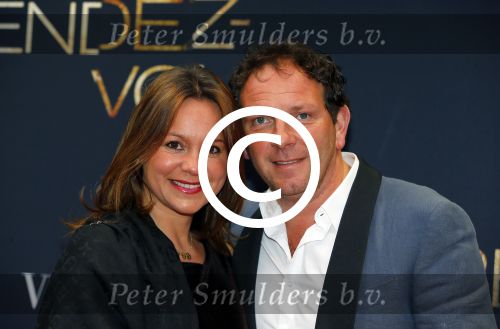 Amsterdam 1 juni 2015
Fajah Lourens met haar nieuwe vriend Gijs Scheringa.Premiere Rendez Vous in het nieuwe de la mar met oa Mark v Eeuwen Loes Haverkort Peter Paul Muller en Pierre Boulanger. Robert Leroy met zijn vrouw Sasha