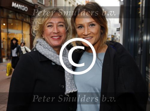 Amsterdam 6 mei 2015 
Presentatie nieuwe parfum van Cloe bij ici paris op de kalverstraat.
Saar Koningsbergen met moeder