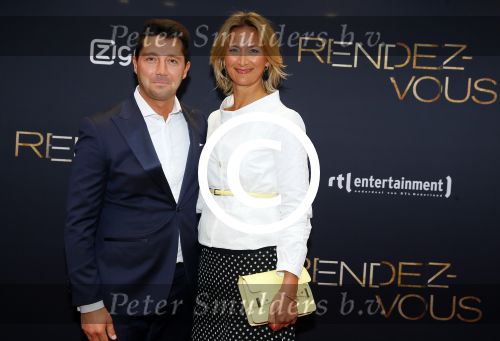Amsterdam 1 juni 2015
Fajah Lourens met haar nieuwe vriend Gijs Scheringa.Premiere Rendez Vous in het nieuwe de la mar met oa Mark v Eeuwen Loes Haverkort Peter Paul Muller en Pierre Boulanger. Nynke Wynia en Sander Lusink
