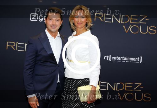 Amsterdam 1 juni 2015
Fajah Lourens met haar nieuwe vriend Gijs Scheringa.Premiere Rendez Vous in het nieuwe de la mar met oa Mark v Eeuwen Loes Haverkort Peter Paul Muller en Pierre Boulanger. Nynke Wynia en Sander Lusink