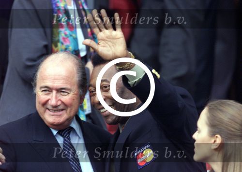 Rotterdam, 2 Juli 2000
Finale EK 2000 Frankrijk-Italie, eindstand 2-1
Pele met Fifa president Sepp Blatter