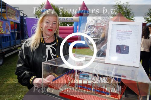 Amsterdam 21 mei 2015  
Presentatie nieuwe theaterstukken Janke Dekker Productions. (Janke Dekker en Michael v Praag)
Aanwezige castleden Erris v Ginkel Esther Lindenbergh Frans Mulder Johnny Kraaijkamp Kali v Starrenburg Suus Ruis Sandra Reemer Xander de Vledder Truus te Stelle Maaike Widdershoven en Mike Weerts