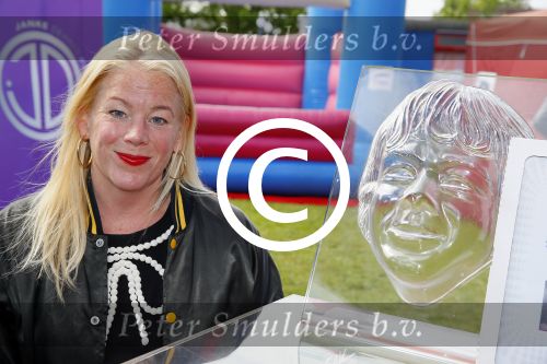 Amsterdam 21 mei 2015  
Presentatie nieuwe theaterstukken Janke Dekker Productions. (Janke Dekker en Michael v Praag)
Aanwezige castleden Erris v Ginkel Esther Lindenbergh Frans Mulder Johnny Kraaijkamp Kali v Starrenburg Suus Ruis Sandra Reemer Xander de Vledder Truus te Stelle Maaike Widdershoven en Mike Weerts