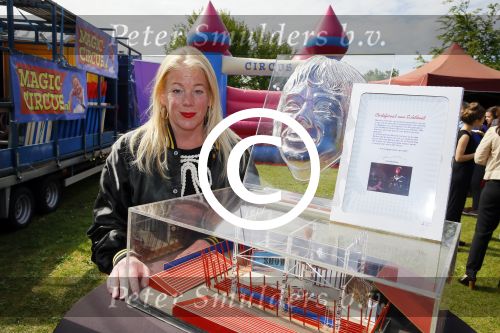 Amsterdam 21 mei 2015  
Presentatie nieuwe theaterstukken Janke Dekker Productions. (Janke Dekker en Michael v Praag)
Aanwezige castleden Erris v Ginkel Esther Lindenbergh Frans Mulder Johnny Kraaijkamp Kali v Starrenburg Suus Ruis Sandra Reemer Xander de Vledder Truus te Stelle Maaike Widdershoven en Mike Weerts