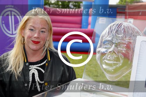 Amsterdam 21 mei 2015  
Presentatie nieuwe theaterstukken Janke Dekker Productions. (Janke Dekker en Michael v Praag)
Aanwezige castleden Erris v Ginkel Esther Lindenbergh Frans Mulder Johnny Kraaijkamp Kali v Starrenburg Suus Ruis Sandra Reemer Xander de Vledder Truus te Stelle Maaike Widdershoven en Mike Weerts