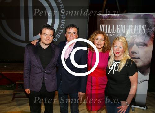 Amsterdam 21 mei 2015  
Presentatie nieuwe theaterstukken Janke Dekker Productions. (Janke Dekker en Michael v Praag)
Aanwezige castleden Erris v Ginkel Esther Lindenbergh Frans Mulder Johnny Kraaijkamp Kali v Starrenburg Suus Ruis Sandra Reemer Xander de Vledder Truus te Stelle Maaike Widdershoven en Mike Weerts