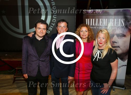 Amsterdam 21 mei 2015  
Presentatie nieuwe theaterstukken Janke Dekker Productions. (Janke Dekker en Michael v Praag)
Aanwezige castleden Erris v Ginkel Esther Lindenbergh Frans Mulder Johnny Kraaijkamp Kali v Starrenburg Suus Ruis Sandra Reemer Xander de Vledder Truus te Stelle Maaike Widdershoven en Mike Weerts