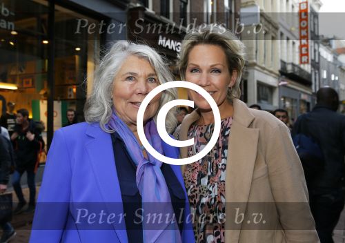 Amsterdam 6 mei 2015 
Presentatie nieuwe parfum van Cloe bij ici paris op de kalverstraat.
Tanja Jess met moeder