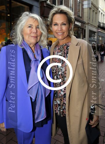 Amsterdam 6 mei 2015 
Presentatie nieuwe parfum van Cloe bij ici paris op de kalverstraat.
Tanja Jess met moeder