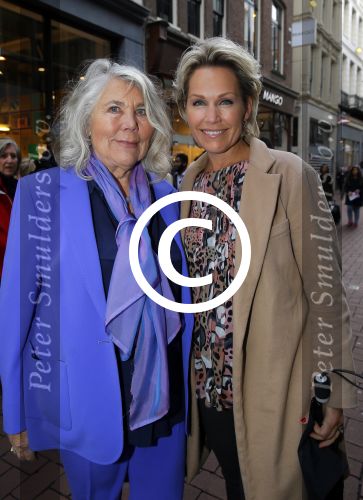 Amsterdam 6 mei 2015 
Presentatie nieuwe parfum van Cloe bij ici paris op de kalverstraat.
Tanja Jess met moeder