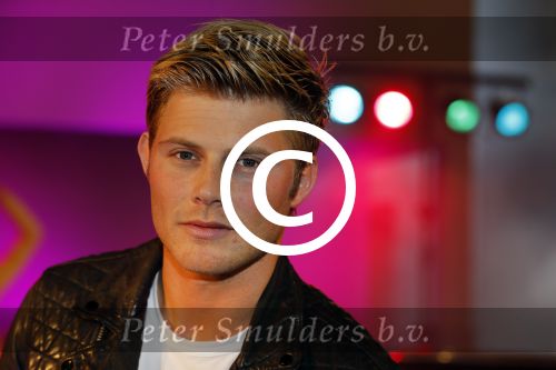 Amsterdam 8 mei 2015  
Albert Verlinde presenteert de cast van Grease met oaTim Douwsma , Vajen van den Bosch Rene v Kooten Tommie Christiaan en Mylene d\'Anjou.
De presentatie is bij de westergasfabriek.