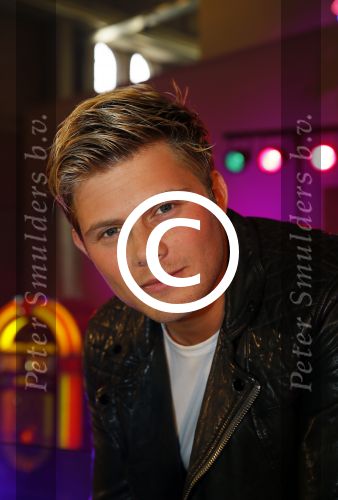 Amsterdam 8 mei 2015  
Albert Verlinde presenteert de cast van Grease met oaTim Douwsma , Vajen van den Bosch Rene v Kooten Tommie Christiaan en Mylene d\'Anjou.
De presentatie is bij de westergasfabriek.