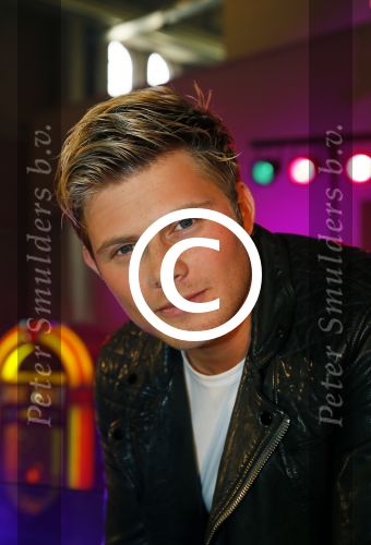 Amsterdam 8 mei 2015  
Albert Verlinde presenteert de cast van Grease met oaTim Douwsma , Vajen van den Bosch Rene v Kooten Tommie Christiaan en Mylene d\'Anjou.
De presentatie is bij de westergasfabriek.