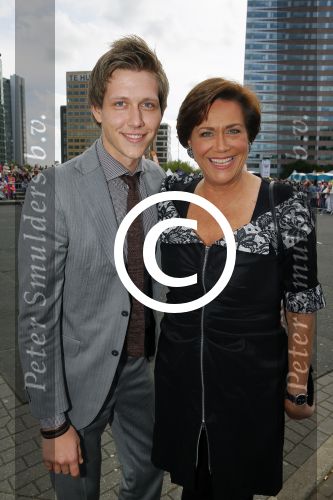 Amsterdam 30 mei 2015
Het 23e damdiner vindt weer plaats bij de HMH Heineken Music Hall.
Tineke Verburg met zoon  Tim.