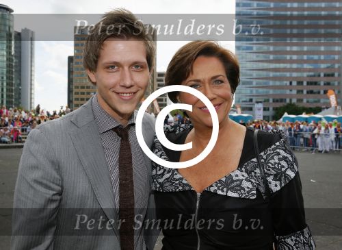 Amsterdam 30 mei 2015
Het 23e damdiner vindt weer plaats bij de HMH Heineken Music Hall.
Tineke Verburg met zoon  Tim.