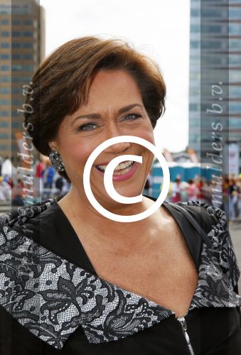 Amsterdam 30 mei 2015
Het 23e damdiner vindt weer plaats bij de HMH Heineken Music Hall.
Tineke Verburg met zoon  Tim.