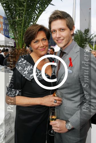 Amsterdam 30 mei 2015
Het 23e damdiner vindt weer plaats bij de HMH Heineken Music Hall.
Tineke Verburg met zoon  Tim.
