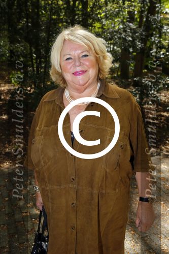 Hilversum 1 mei 2015
Boek presentatie van LUV. Marga Scheide en Jose Hoebee zijn aanwezig in de wisseloord studio\'s.
Peter Boonstra is de maker van het boek.