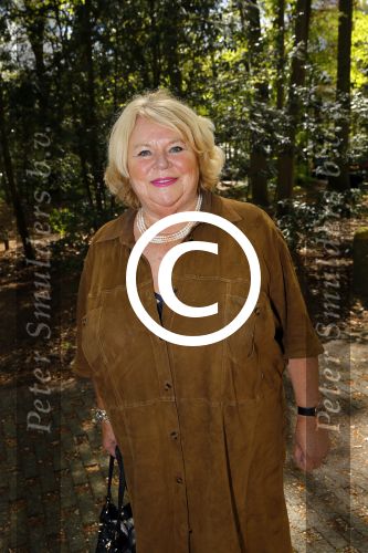 Hilversum 1 mei 2015
Boek presentatie van LUV. Marga Scheide en Jose Hoebee zijn aanwezig in de wisseloord studio\'s.
Peter Boonstra is de maker van het boek.