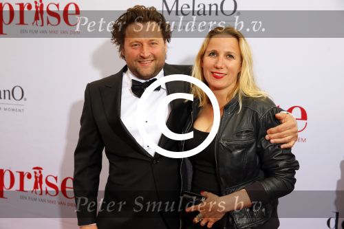 Amsterdam 18 mei 2015
Premiere de surprise van Mike v Diem met in de hoofdrollen Georgina Verbaan en Jeroen v Koningsbrugge. De premiere was in Tuschinski. Tjebbo Gerritsma met vriendin