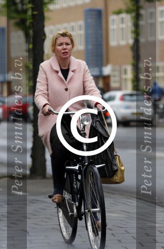 Amsterdam 29 mei 2015
Tjitske Reidinga op de fiets in Amsterdam.