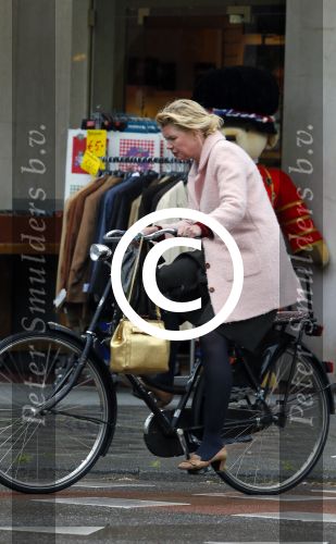 Amsterdam 29 mei 2015
Tjitske Reidinga op de fiets in Amsterdam.