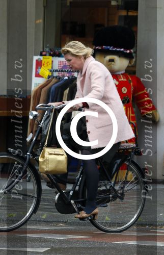 Amsterdam 29 mei 2015
Tjitske Reidinga op de fiets in Amsterdam.