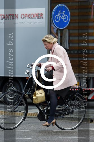 Amsterdam 29 mei 2015
Tjitske Reidinga op de fiets in Amsterdam.