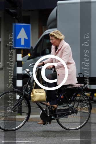 Amsterdam 29 mei 2015
Tjitske Reidinga op de fiets in Amsterdam.