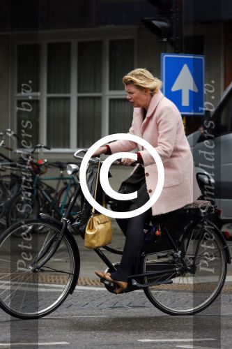 Amsterdam 29 mei 2015
Tjitske Reidinga op de fiets in Amsterdam.