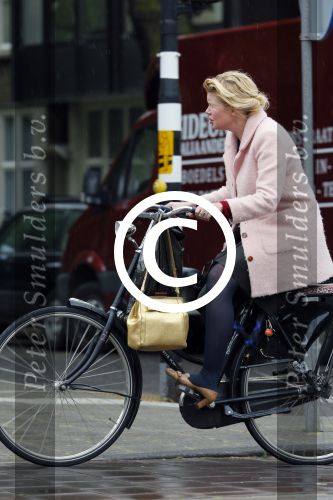 Amsterdam 29 mei 2015
Tjitske Reidinga op de fiets in Amsterdam.