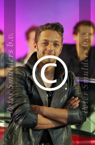 Amsterdam 8 mei 2015  
Albert Verlinde presenteert de cast van Grease met oaTim Douwsma , Vajen van den Bosch Rene v Kooten Tommie Christiaan en Mylene d\'Anjou.
De presentatie is bij de westergasfabriek.