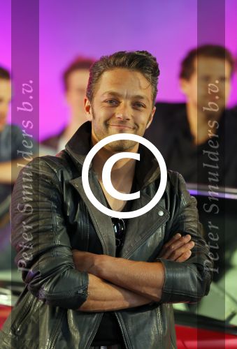 Amsterdam 8 mei 2015  
Albert Verlinde presenteert de cast van Grease met oaTim Douwsma , Vajen van den Bosch Rene v Kooten Tommie Christiaan en Mylene d\'Anjou.
De presentatie is bij de westergasfabriek.