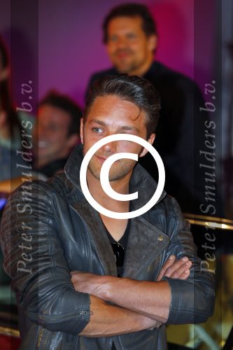 Amsterdam 8 mei 2015  
Albert Verlinde presenteert de cast van Grease met oaTim Douwsma , Vajen van den Bosch Rene v Kooten Tommie Christiaan en Mylene d\'Anjou.
De presentatie is bij de westergasfabriek.