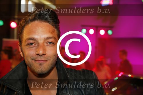 Amsterdam 8 mei 2015  
Albert Verlinde presenteert de cast van Grease met oaTim Douwsma , Vajen van den Bosch Rene v Kooten Tommie Christiaan en Mylene d\'Anjou.
De presentatie is bij de westergasfabriek.