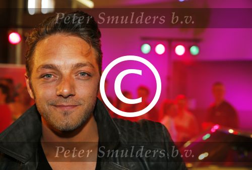 Amsterdam 8 mei 2015  
Albert Verlinde presenteert de cast van Grease met oaTim Douwsma , Vajen van den Bosch Rene v Kooten Tommie Christiaan en Mylene d\'Anjou.
De presentatie is bij de westergasfabriek.