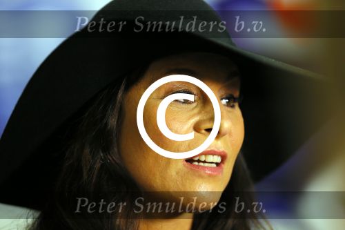 Schiphol 20 mei 2015
Trijntje Oosterhuis arriveert op schiphol na songfestival. Haar vriend Alvin Lewis alsmede haar stylist Ruud van der Peijl zijn ook aanwezig.