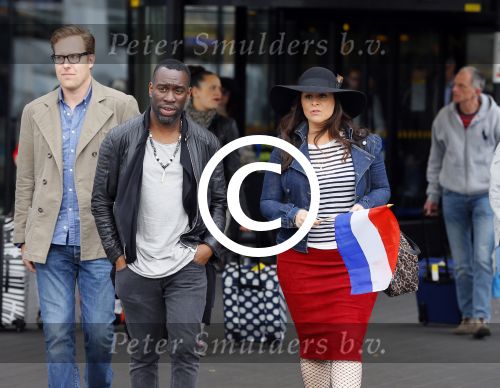 Schiphol 20 mei 2015
Trijntje Oosterhuis arriveert op schiphol na songfestival. Haar vriend Alvin Lewis alsmede haar stylist Ruud van der Peijl zijn ook aanwezig.