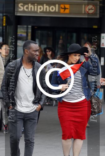 Schiphol 20 mei 2015
Trijntje Oosterhuis arriveert op schiphol na songfestival. Haar vriend Alvin Lewis alsmede haar stylist Ruud van der Peijl zijn ook aanwezig.