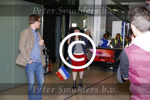 Schiphol 20 mei 2015
Trijntje Oosterhuis arriveert op schiphol na songfestival. Haar vriend Alvin Lewis alsmede haar stylist Ruud van der Peijl zijn ook aanwezig.