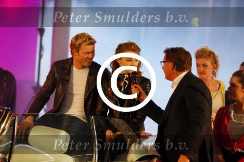 Amsterdam 8 mei 2015  
Albert Verlinde presenteert de cast van Grease met oaTim Douwsma , Vajen van den Bosch Rene v Kooten Tommie Christiaan en Mylene d\'Anjou.
De presentatie is bij de westergasfabriek.