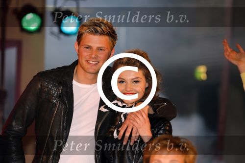 Amsterdam 8 mei 2015  
Albert Verlinde presenteert de cast van Grease met oaTim Douwsma , Vajen van den Bosch Rene v Kooten Tommie Christiaan en Mylene d\'Anjou.
De presentatie is bij de westergasfabriek.