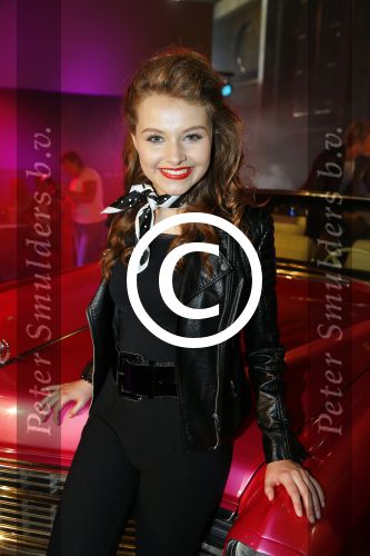 Amsterdam 8 mei 2015  
Albert Verlinde presenteert de cast van Grease met oaTim Douwsma , Vajen van den Bosch Rene v Kooten Tommie Christiaan en Mylene d\'Anjou.
De presentatie is bij de westergasfabriek.